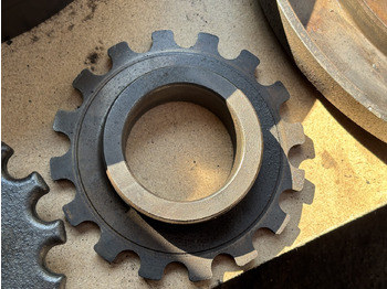 Delovi kočnica za Poljoprivredna mašina JOHN DEERE 7RXX 7R 330 7R330  Nakrętka  J560689: slika 2