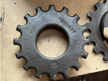 Delovi kočnica za Poljoprivredna mašina JOHN DEERE 7RXX 7R 330 7R330  Nakrętka  J560689: slika 3