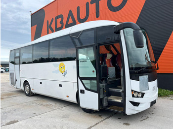 Turistički autobus