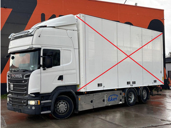 Kamion sa golom šasijom i zatvorenom kabinom SCANIA R 580
