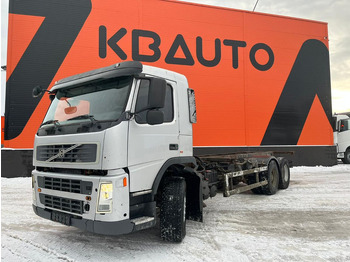 Kamion sa golom šasijom i zatvorenom kabinom VOLVO FM 340