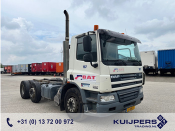 Kamion sa golom šasijom i zatvorenom kabinom DAF CF 75 250