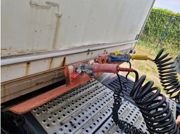 Poluprikolica sa zatvorenim sandukom Fruehauf D32C / LAMMES - BLATT - SPRING: slika 2