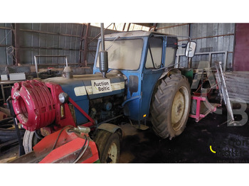 Traktor FORD