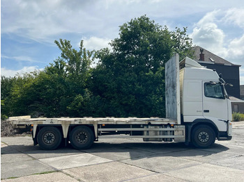 Kamion sa tovarnim sandukom VOLVO FH13 540