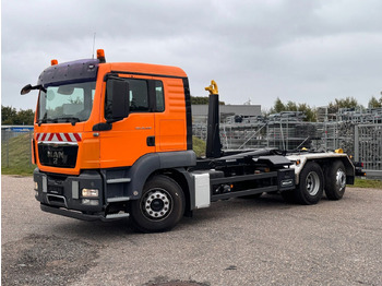 Kamion sa hidrauličnom kukom MAN