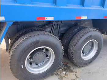 Istovarivač Sinotruk HOWO 371 6*4 Dump truck: slika 2