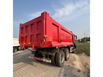 Istovarivač Sinotruk HOWO 371 6*4 Dump truck: slika 2