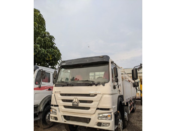 Kamion sa tovarnim sandukom Sinotruk HOWO 8*4 Fence Truck: slika 2