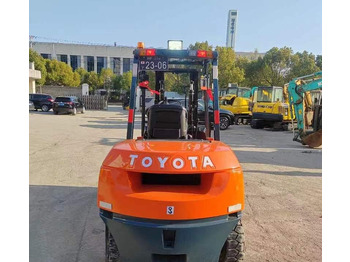 Dizel viljuškar Toyota FD50: slika 2