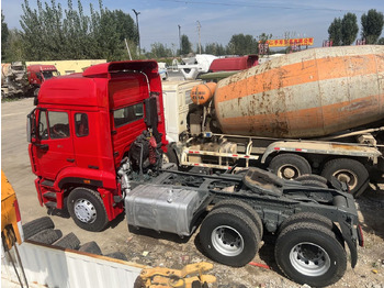 Tegljač SINOTRUK HOWO