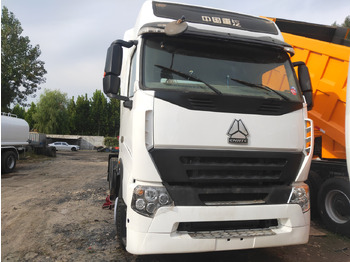 Tegljač SINOTRUK HOWO