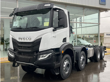 Kamion sa golom šasijom i zatvorenom kabinom IVECO T-WAY