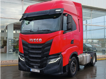 Tegljač IVECO
