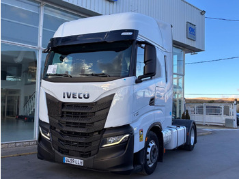 Tegljač IVECO