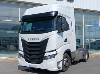Tegljač IVECO