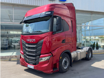 Tegljač IVECO
