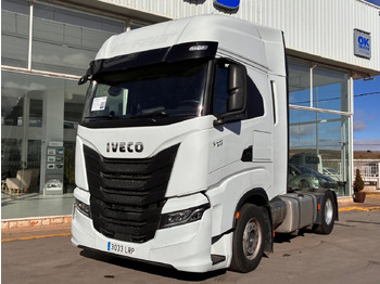 Tegljač IVECO