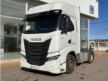 Tegljač IVECO