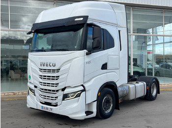 Tegljač IVECO S-WAY
