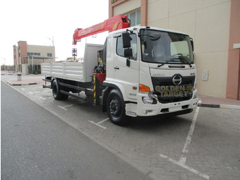 Kamion sa dizalicom HINO