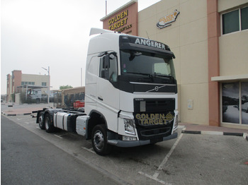 Kamion sa golom šasijom i zatvorenom kabinom VOLVO FH 460