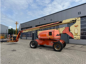 Zglobna platforma JLG