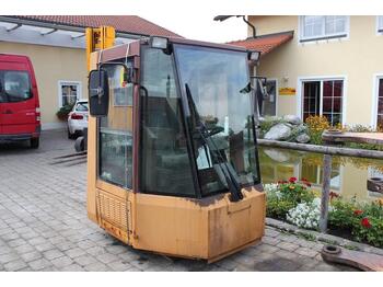Kabina CASE