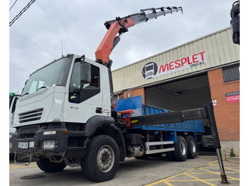 Kamion sa tovarnim sandukom IVECO Trakker