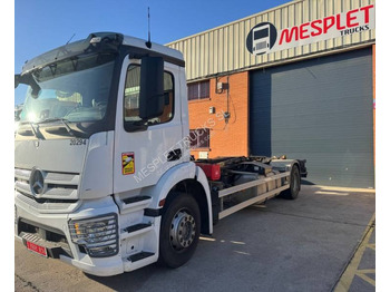 Kamion sa hidrauličnom kukom MERCEDES-BENZ Antos 1843