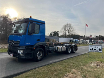 Kamion za utovaranje kontejnera MERCEDES-BENZ Antos 2546