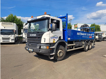 Kamion sa golom šasijom i zatvorenom kabinom SCANIA P 410