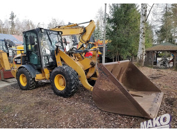 Utovarivač točkaš Caterpillar 906M: slika 3