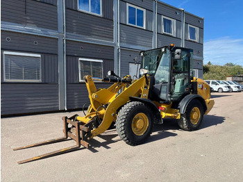 Utovarivač točkaš CATERPILLAR 906M