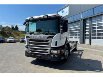 Kamion sa golom šasijom i zatvorenom kabinom SCANIA P 400