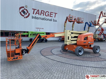 Zglobna platforma JLG