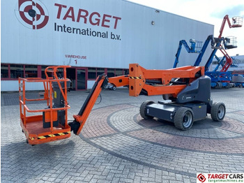 Zglobna platforma JLG