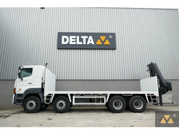 Kamion sa dizalicom HINO