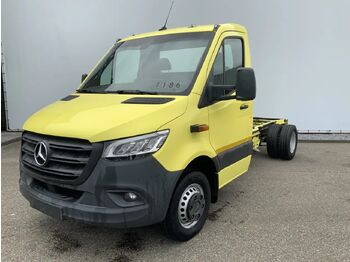 Kamion sa golom šasijom i zatvorenom kabinom MERCEDES-BENZ Sprinter