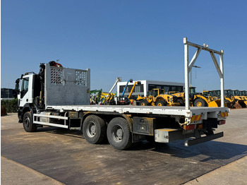Kamion, Kamion sa dizalicom Iveco TRAKKER AD260T36: slika 3
