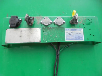 Poluprikolica sa zatvorenim sandukom Van Eck PLY: slika 4