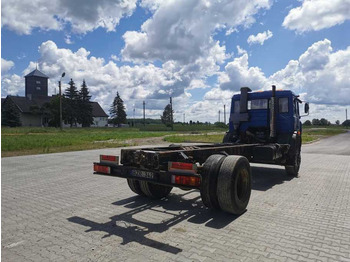 Kamion sa golom šasijom i zatvorenom kabinom Iveco Magirus 190-26 water cooling chassis truck: slika 3
