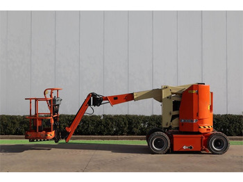 Zglobna platforma JLG