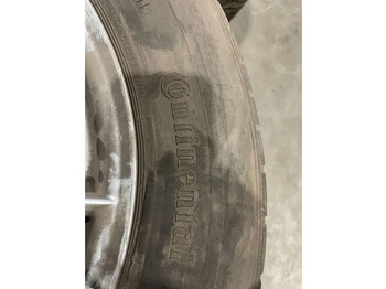 Шины и диски za Automobil Continental Continental banden met velgen 235/65 R17: slika 3 Шины и диски za Automobil Continental Continental banden met velgen 235/65 R17: slika 3