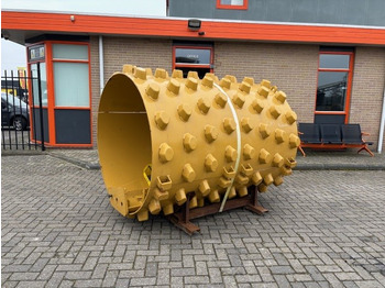Valjak za puteve CATERPILLAR CS12