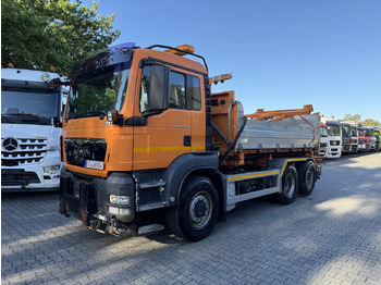 Kamion sa golom šasijom i zatvorenom kabinom MAN TGS