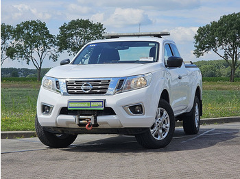 Pikap NISSAN Navara