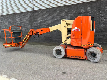 Zglobna platforma JLG