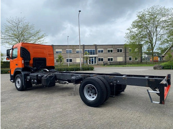 Kamion sa golom šasijom i zatvorenom kabinom Volvo FM9-260 / HYDRAULICS / NL TRUCK / AUTOMATIC / EURO-3 / 2005: slika 3