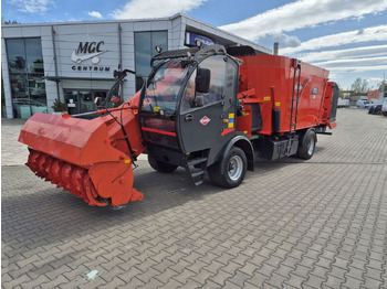 Prikolica za mešanje stočne hrane KUHN